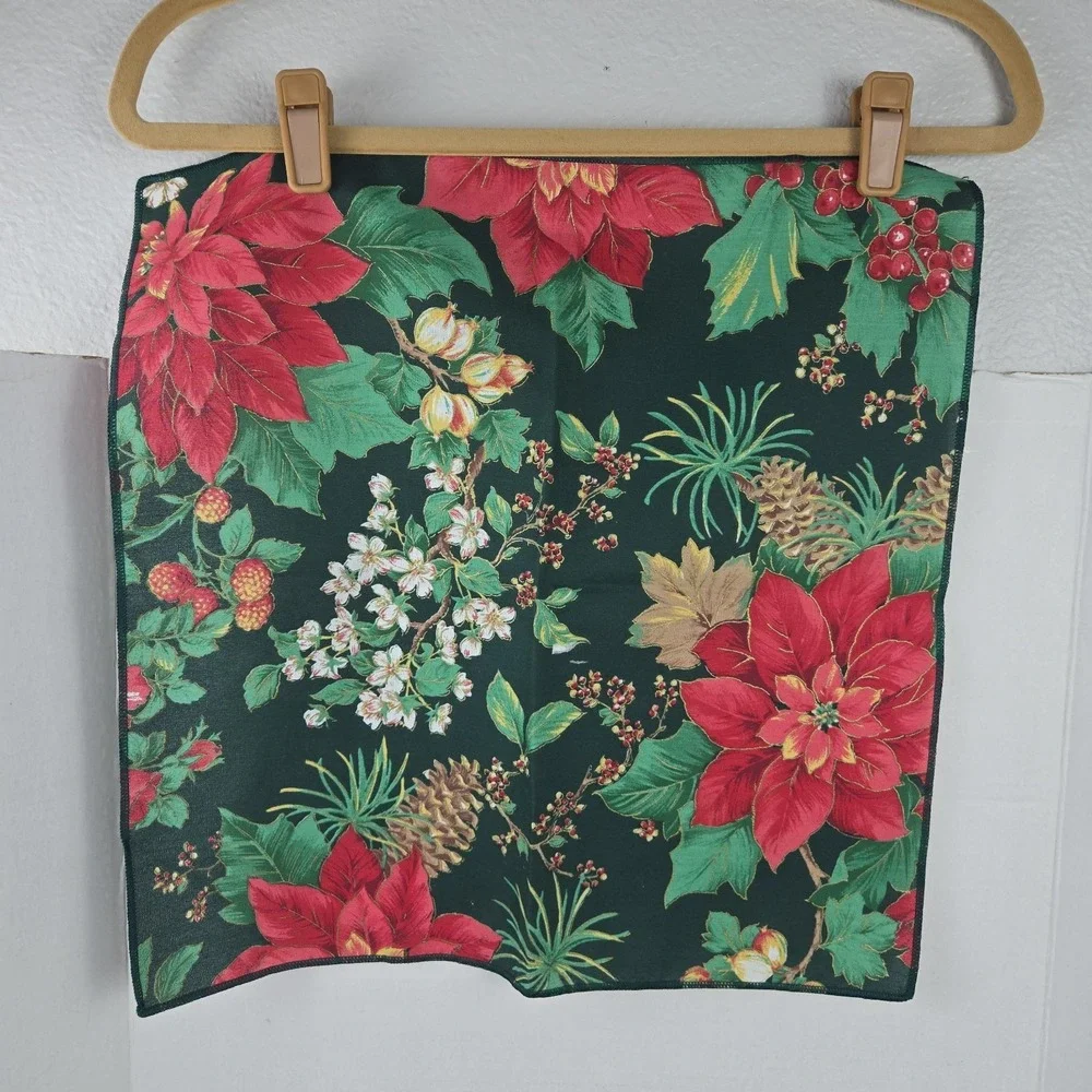 Lot Of 15 Vintage Cloth Christmas Napkins Green & Red Poinsettias 17x17